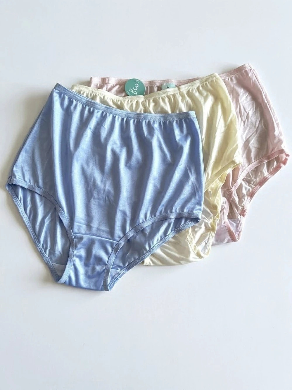 NWT Vanity Fair Perfectly Yours Ravissant Tailored Brief 3-Pack 6/M